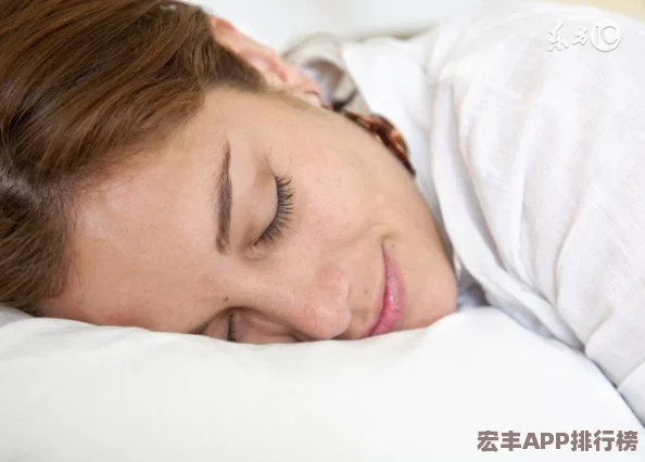 伽罗太华躺在床上分泌白色分泌物