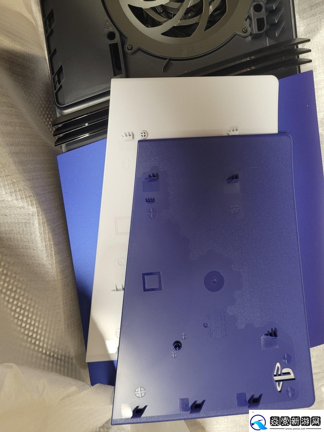 据报道索尼PS5Slim主机盖与PS5Pro不兼容无限数码