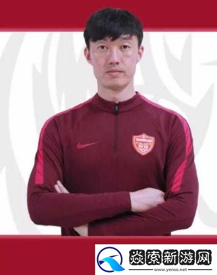 大学足球教练王猛与陈磊