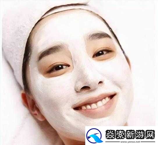 一边下奶一吃敷面膜视频