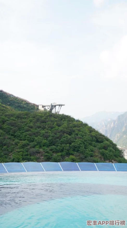 双手攀上两团少女峰舞蹈室的奇妙旅程