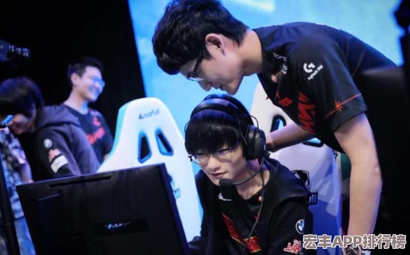 1v2三个男的是兄弟