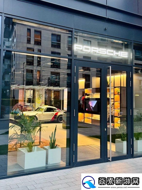 赛博朋克强尼银手同款保时捷复刻版惊现华沙！