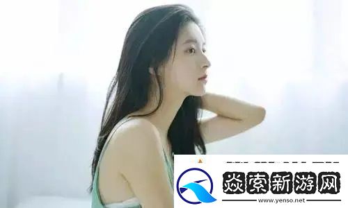 中午妈妈在厨房做饭