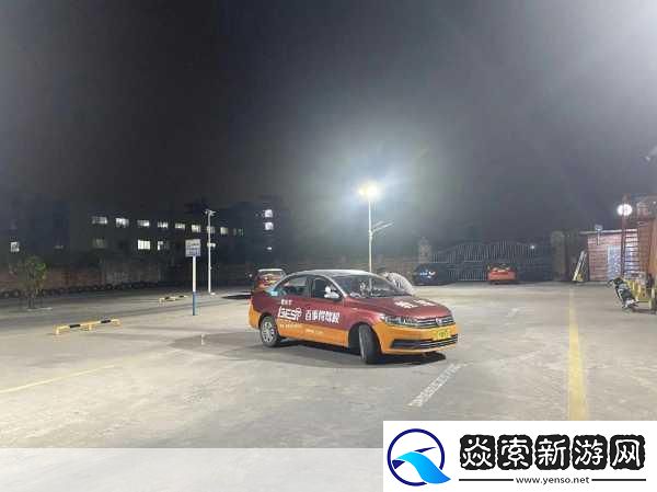 教练晚上带女学员练车正常吗