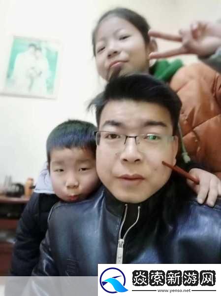 儿子代父职耕母田代父耕田传承家族责任与辛劳