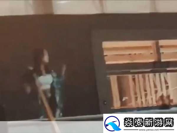 军训大白兔蹦出来了突然火爆起来了