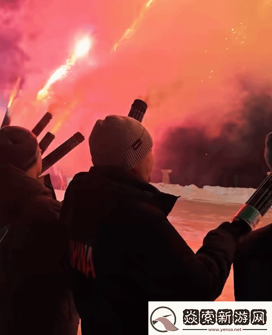 雷军手持加特林提前拜年