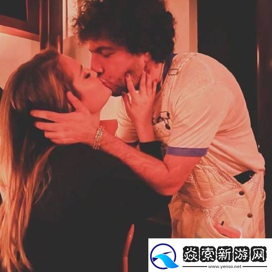 赛琳娜宣布订婚海莉·比伯点赞