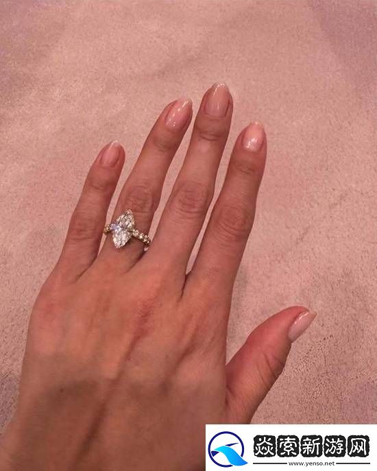 赛琳娜宣布订婚海莉·比伯点赞