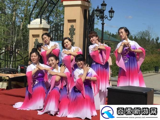 嫣然回首一瞬间