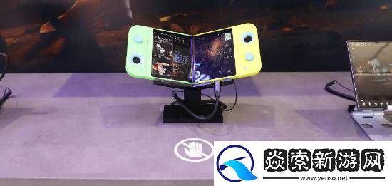 都能折叠！三星展示概念折叠屏手持游戏掌机