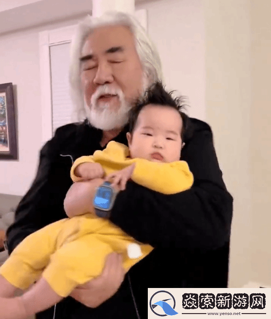 73岁张纪中哄四胎女儿睡觉!穿秋裤跳舞老当益壮！