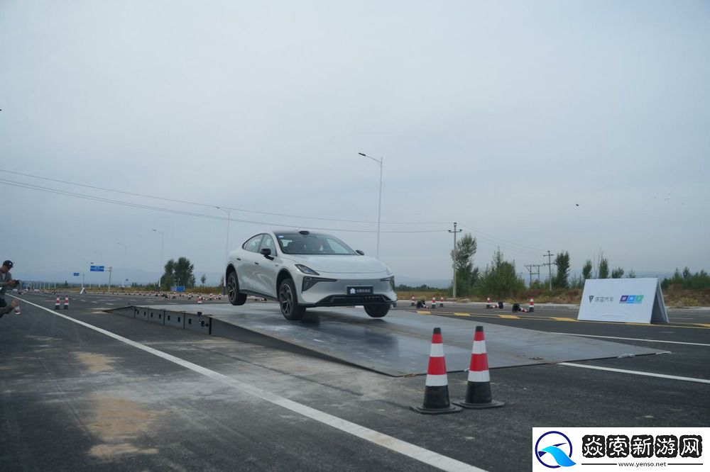 “超跑级底盘”不再是百万专属!深蓝L06国内首搭法拉利同源磁流变技术