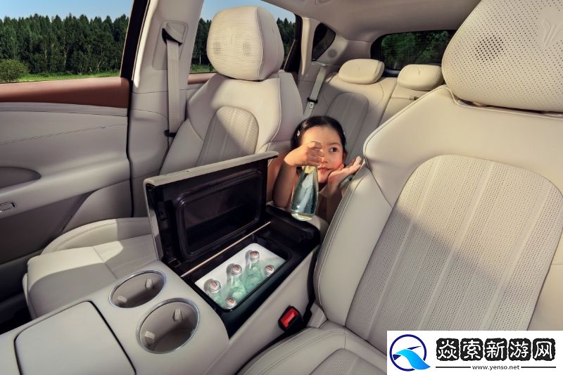 全球首批搭载鸿蒙座舱5