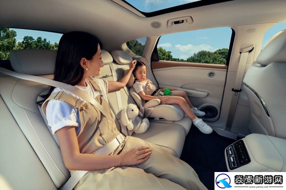 全球首批搭载鸿蒙座舱5