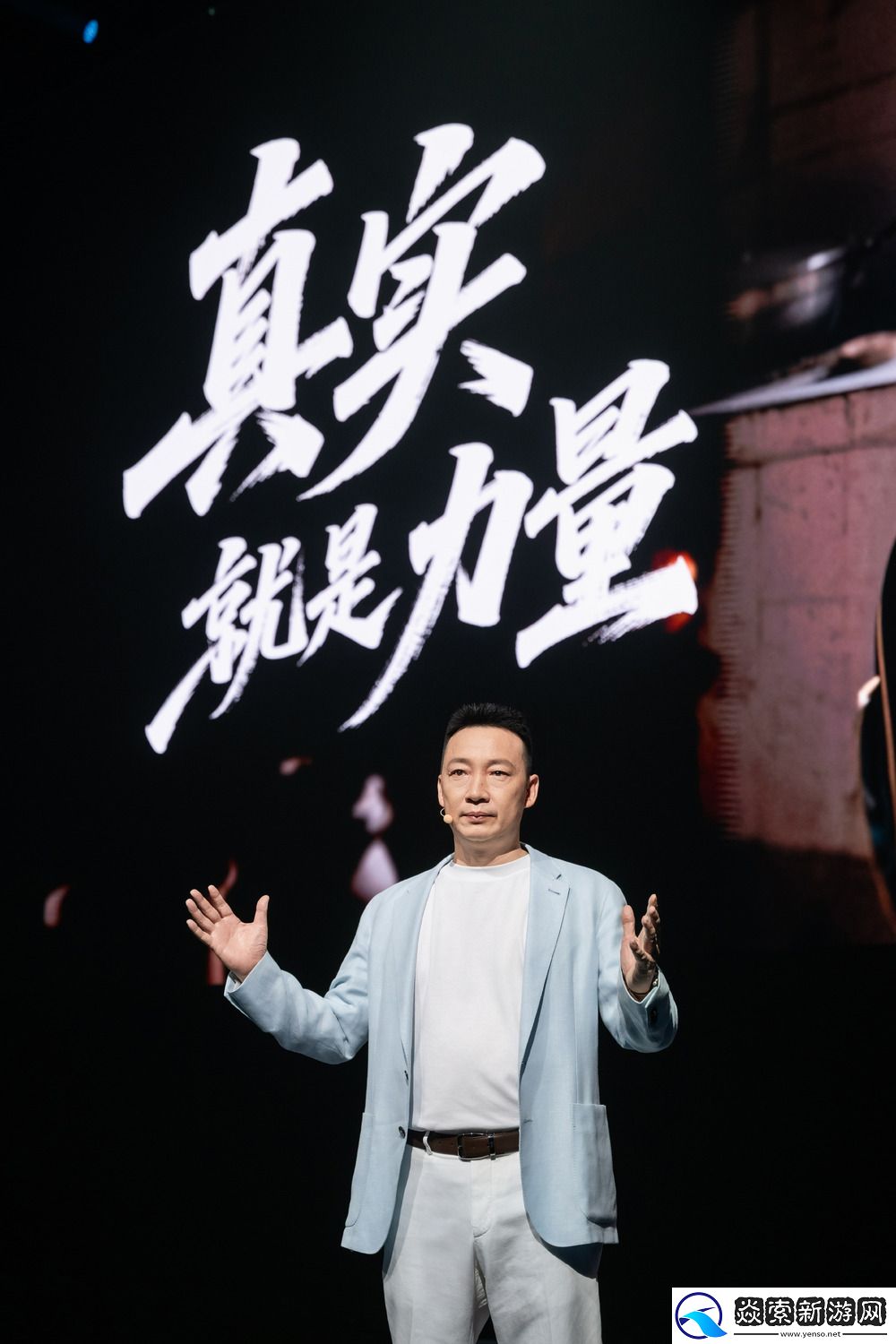 轻旗舰荣耀400系列手机正式发布