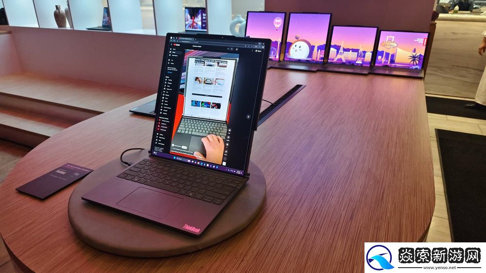 全球首款卷轴屏PC今年开售