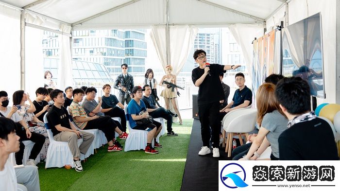 CF运输船驶入深圳欢乐港湾