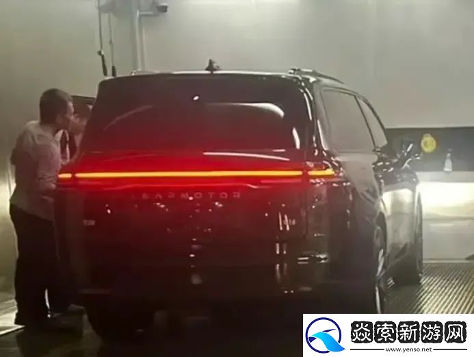 零跑全新车型C16实车亮相